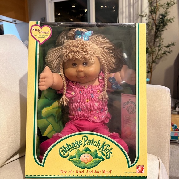 Vintage cabbage patch doll new in box - Picture 2 of 2